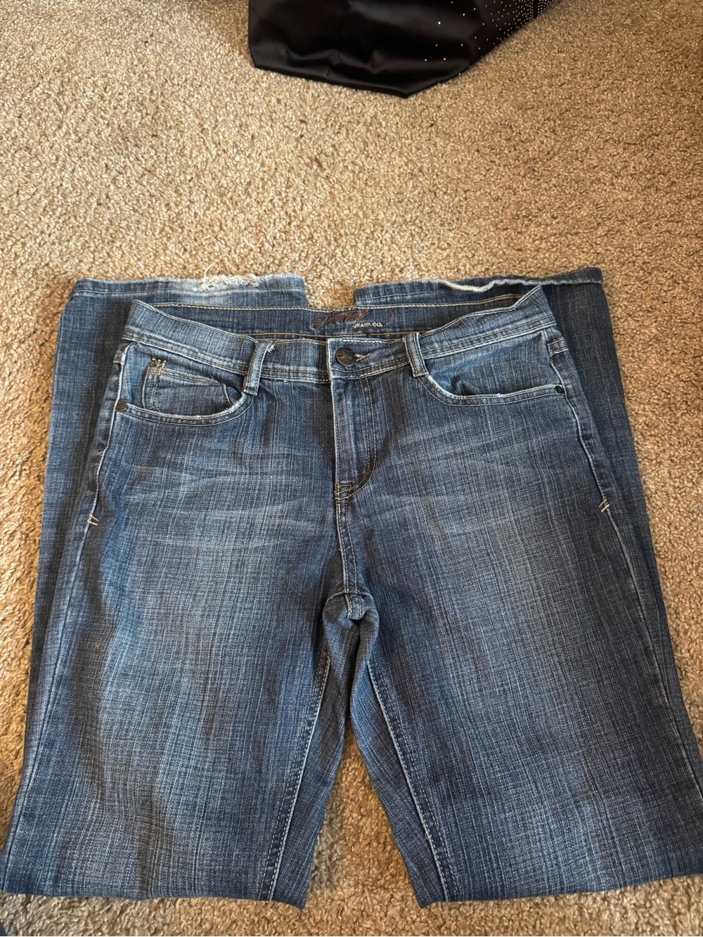 Women’s Boot Cut Jeans in Medium Blue Wash